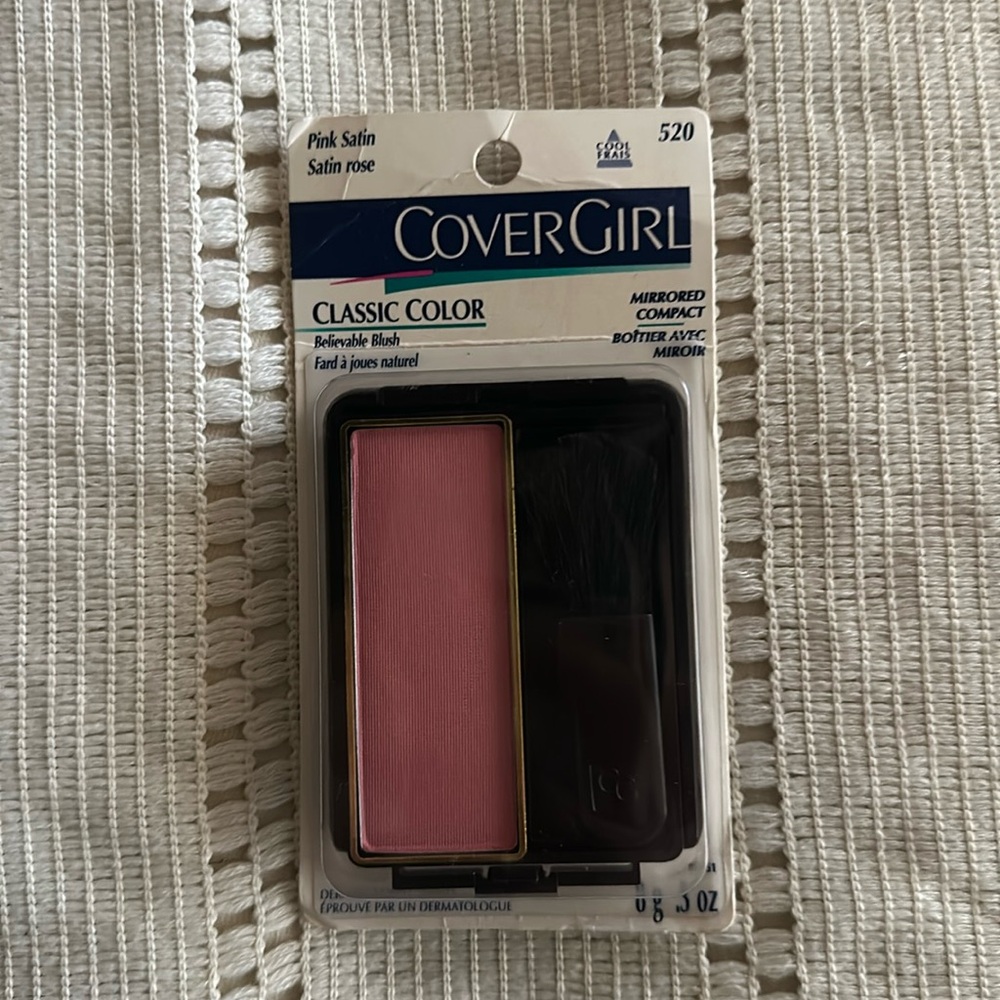 NEW Vintage Covergirl Classic Color Pink Satin Believable Blush